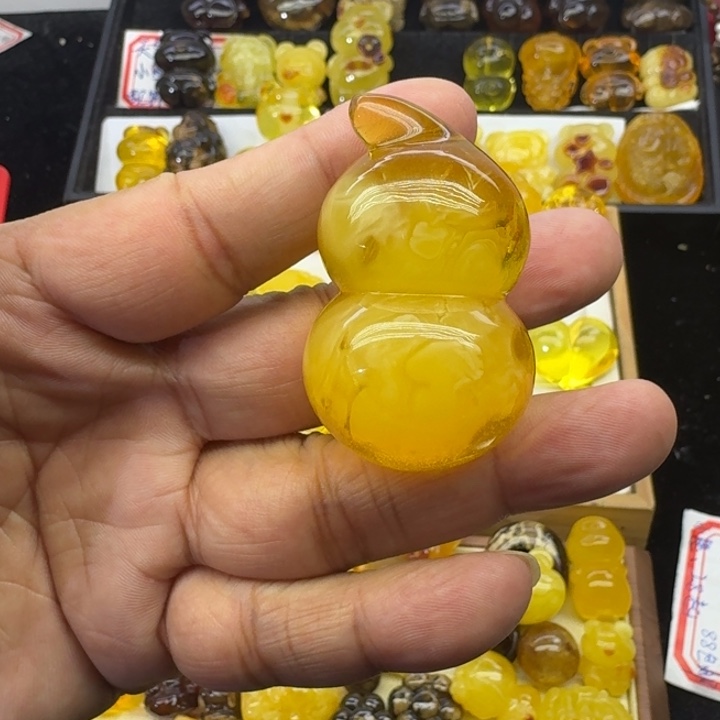蜜蜡未镶嵌颈饰葫芦