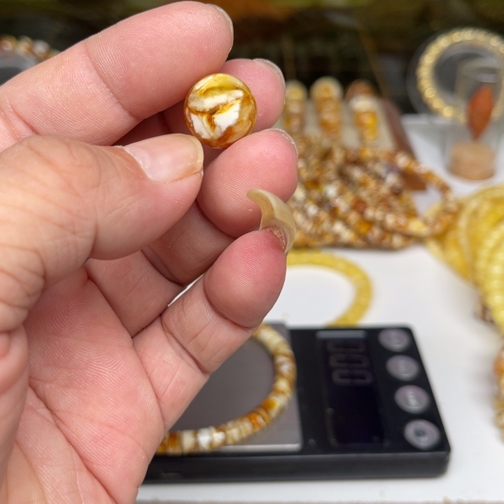 琥珀未镶嵌裸石78号