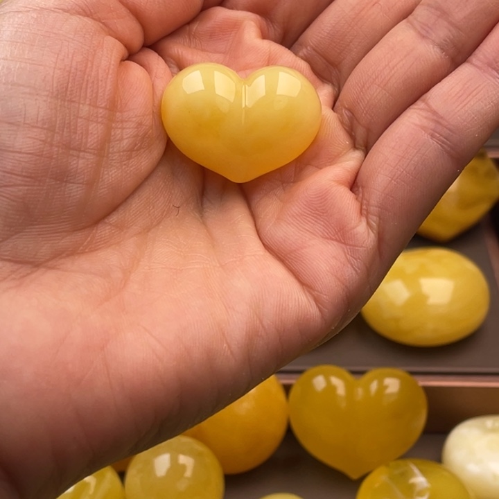 琥珀未镶嵌颈饰蜜蜡