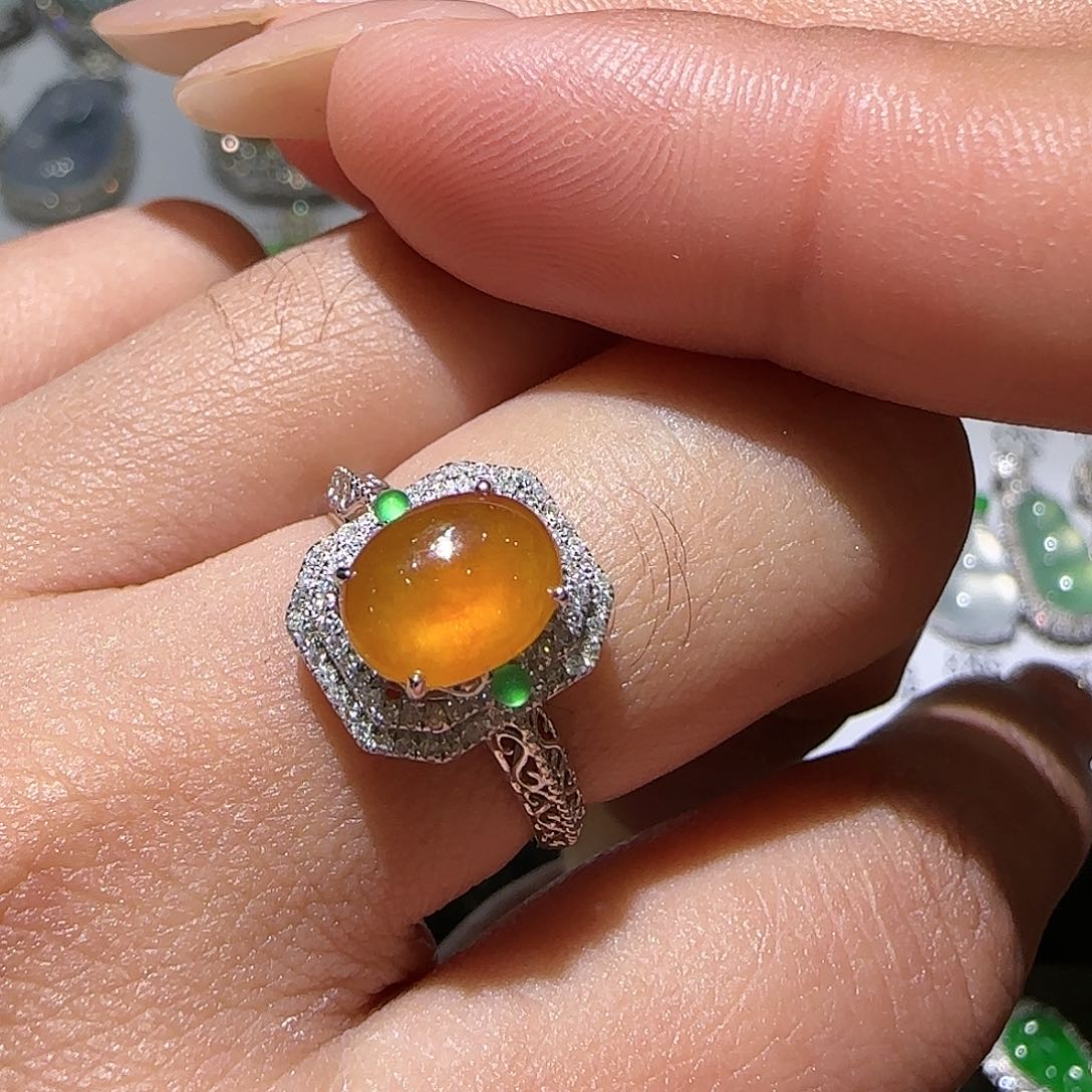 【闪购商品】18K金镶嵌戒指翡翠天然