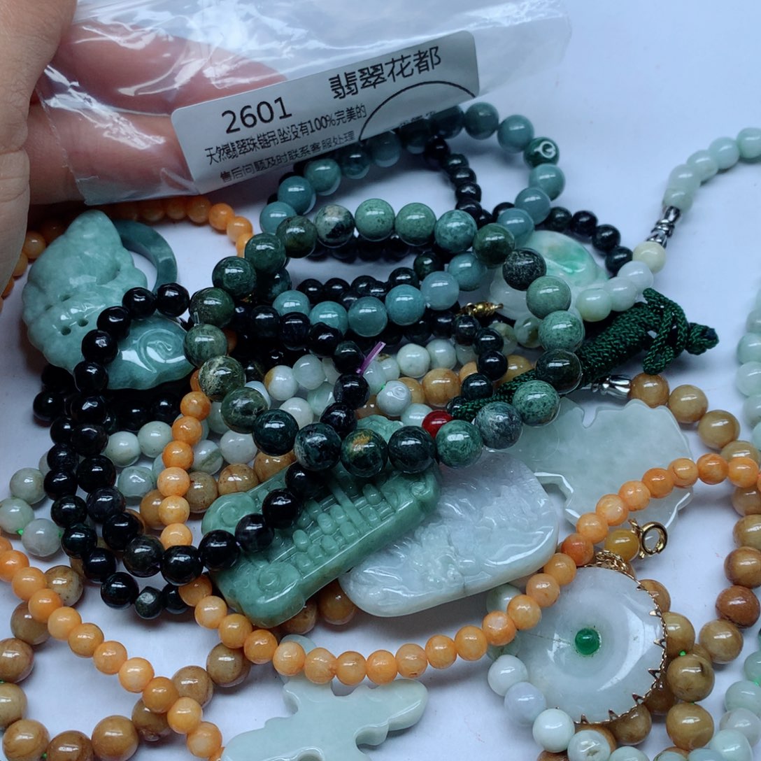 翡翠颈饰未镶嵌翡翠