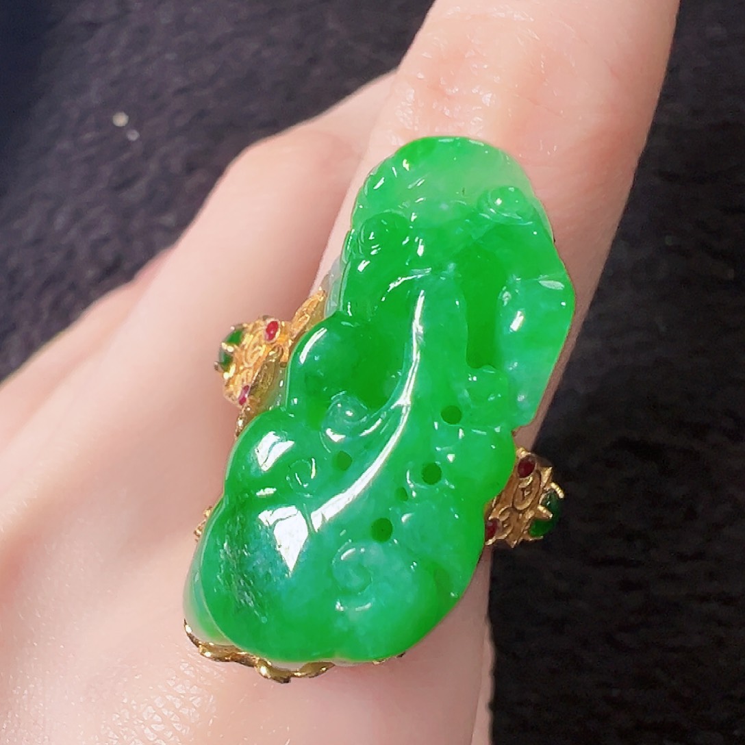 翡翠戒指18K金镶嵌签收后24小时鉴赏期，过时不退