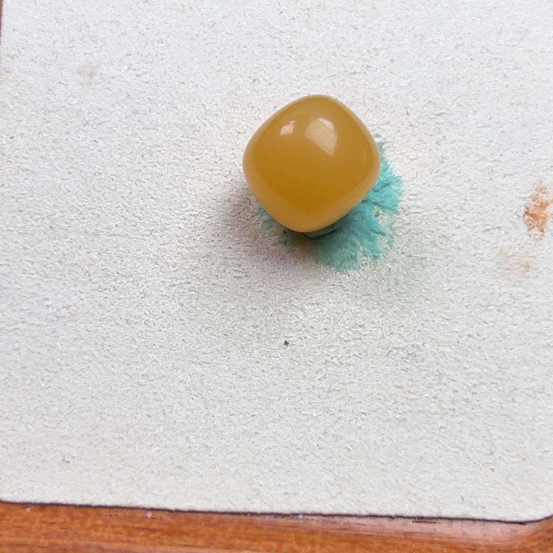 胖****石英质玉（缅黄）未镶嵌卡15老型