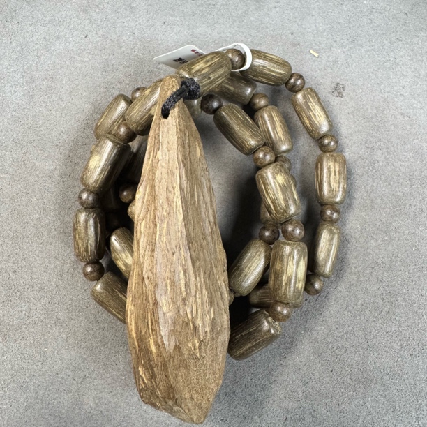 B349沉木随型珠吊坠