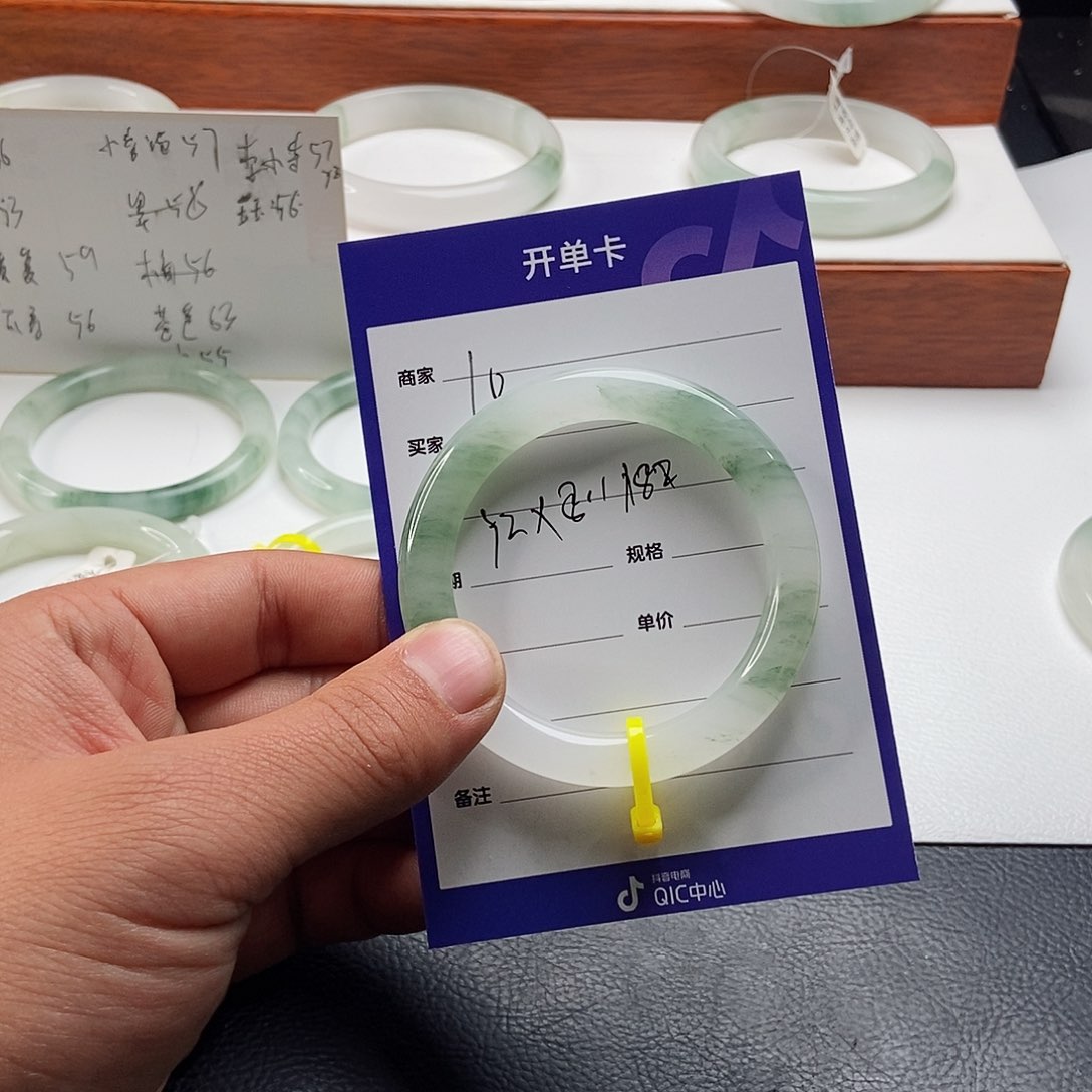 石英质玉手镯未镶嵌李*某10