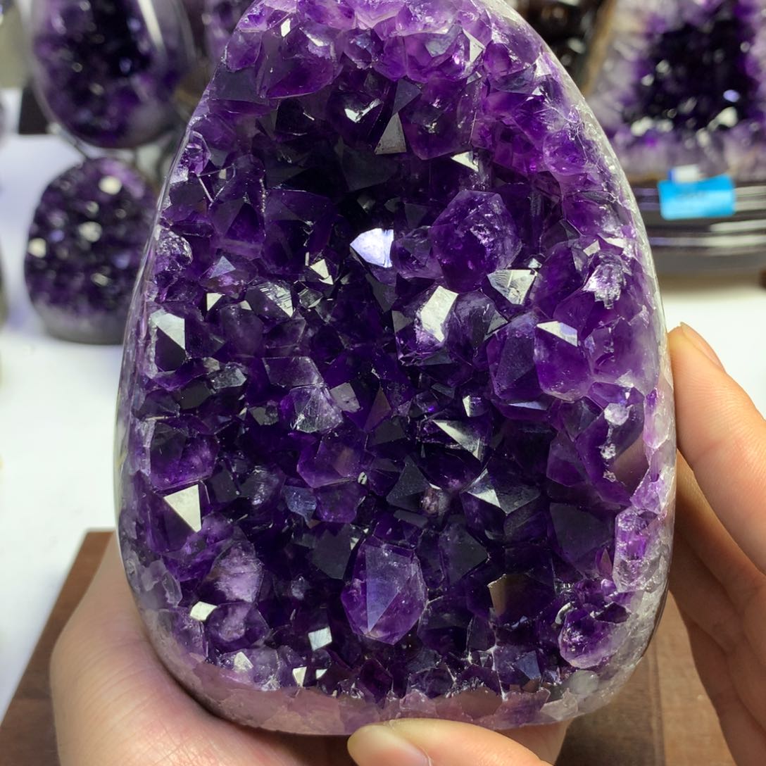 未镶嵌水晶大型摆件（非配饰）