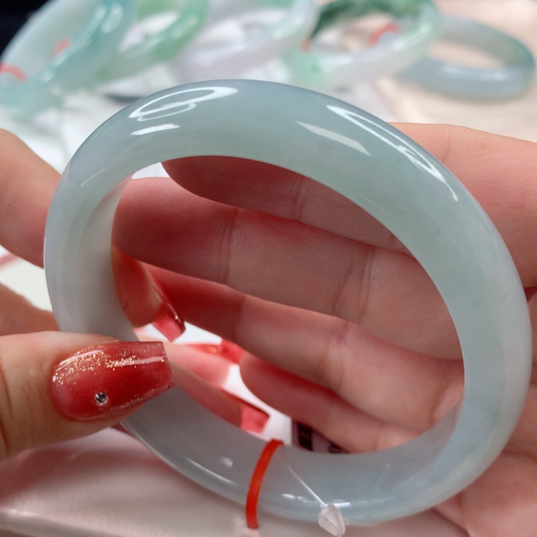 翡翠手镯未镶嵌61.6圈口天空蓝