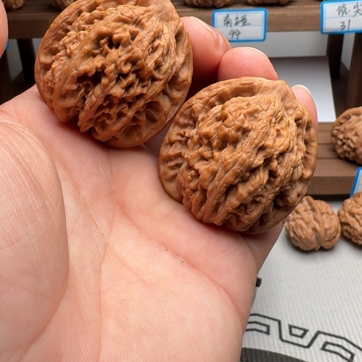 文玩核桃把件虎头