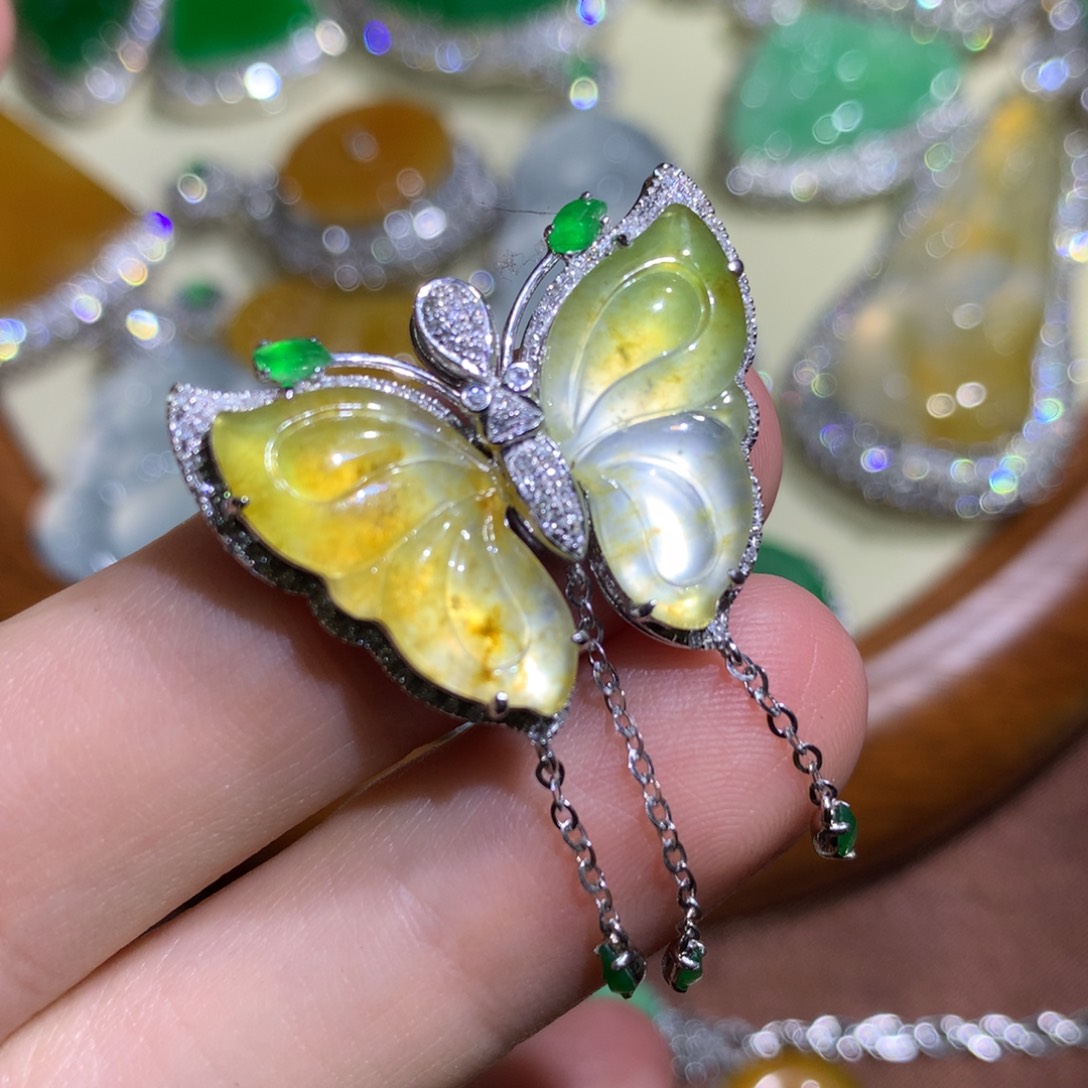 翡翠颈饰18K金镶嵌胸针