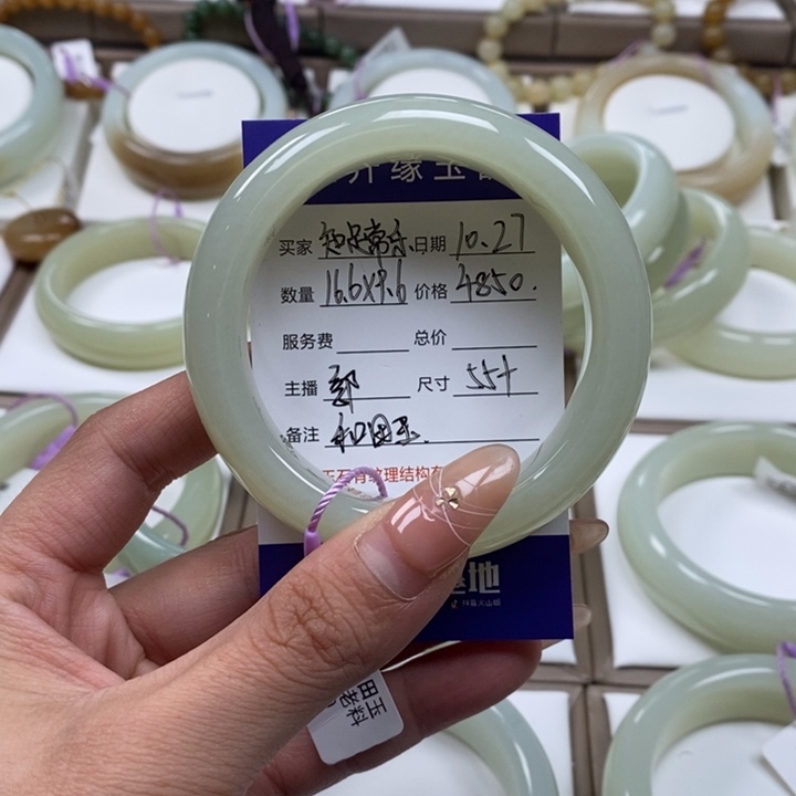 和田玉未镶嵌手镯