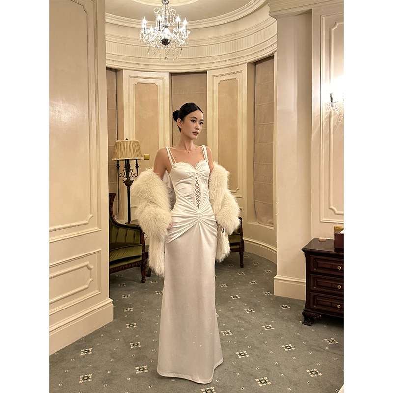 VENUIE【烛光圆舞】法式胸前褶皱拼接花边修身鱼尾吊带连衣裙24435