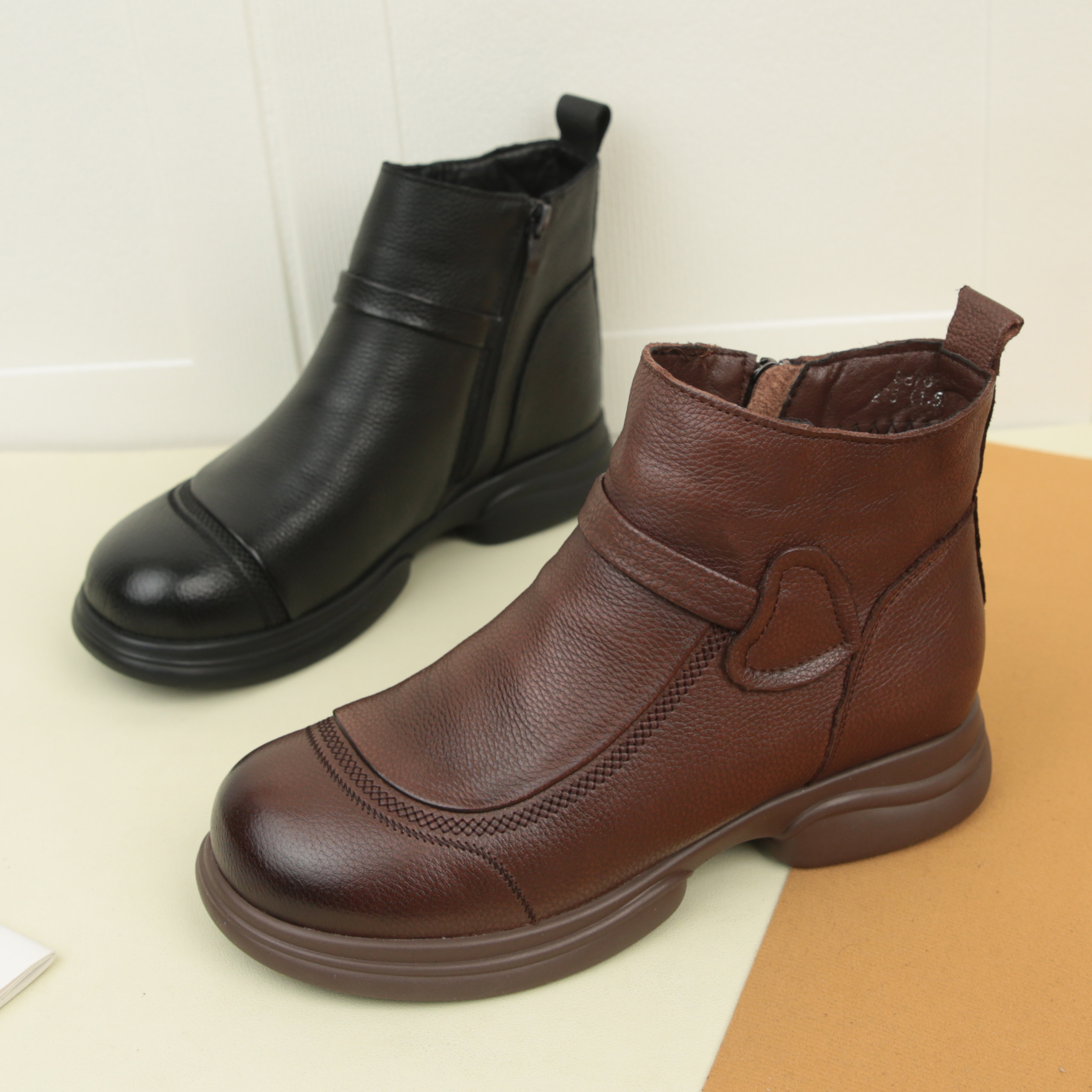 5039冬季新款真皮加绒短靴厚底保暖妈妈鞋软底防滑舒适棉鞋