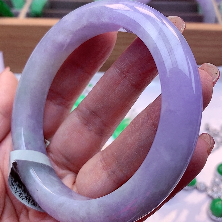 翡翠手镯未镶嵌翡翠