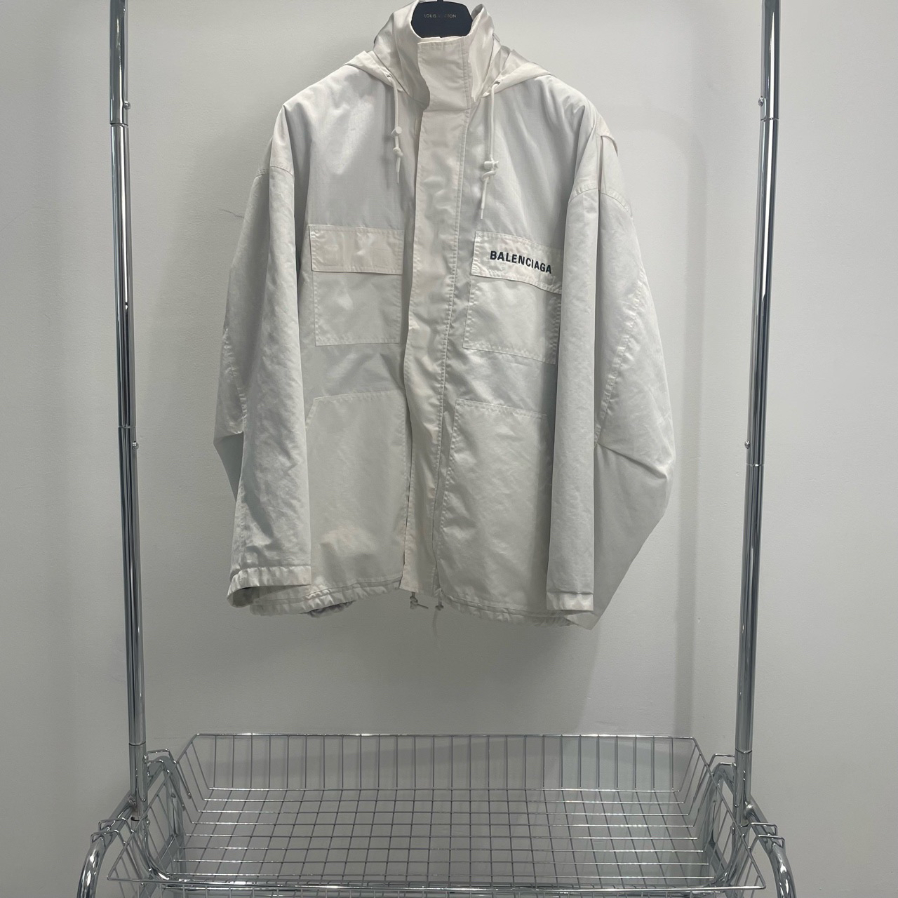 99新 Balenciaga/巴黎世家 白色刺绣logo冲锋棉服 尺码44 yy00320