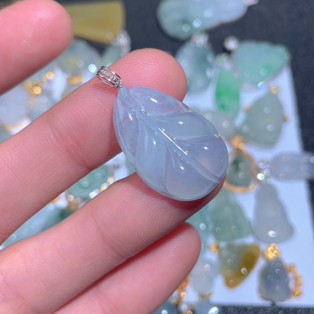 翡翠颈饰18K金镶嵌翡翠