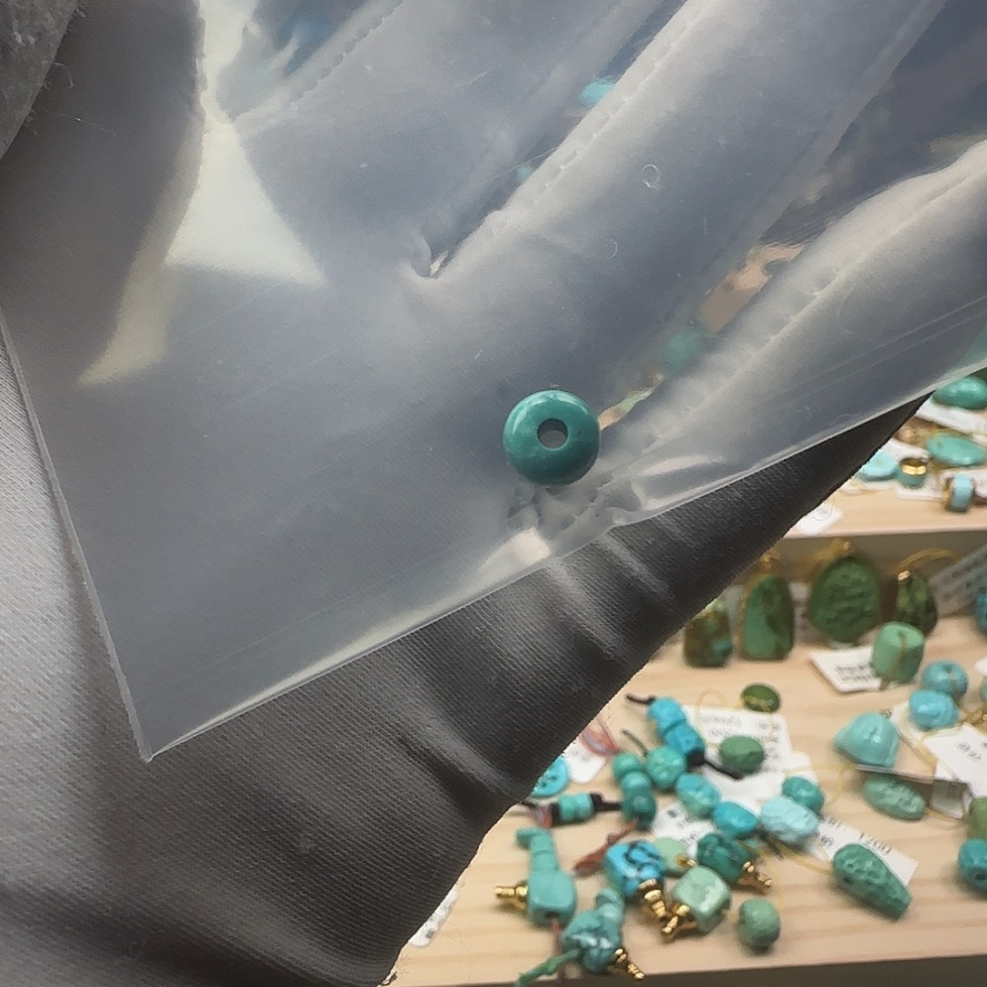 刘***官绿松石未镶嵌配饰