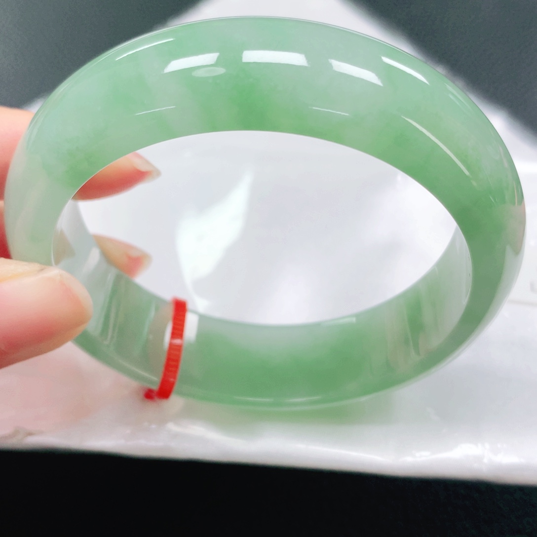 翡翠手镯未镶嵌57圈