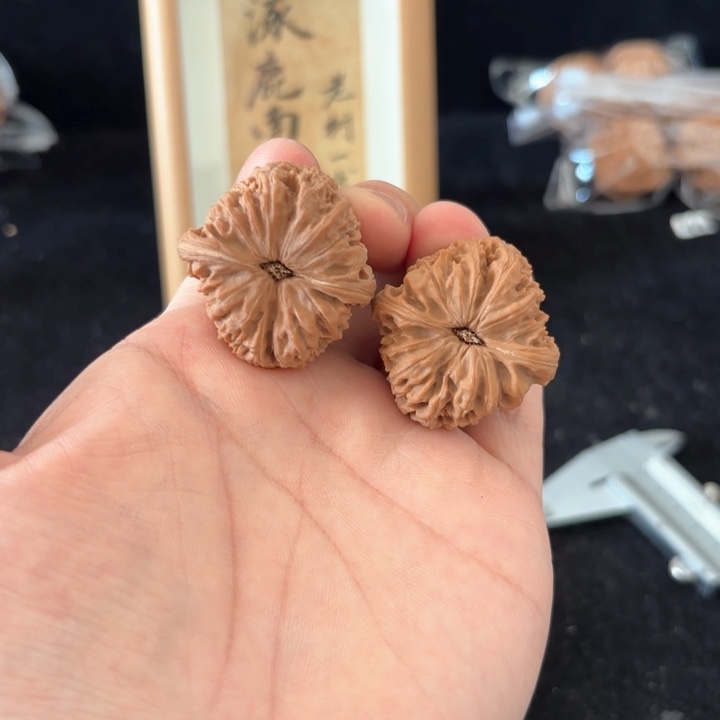 文玩核桃吊坠与南将