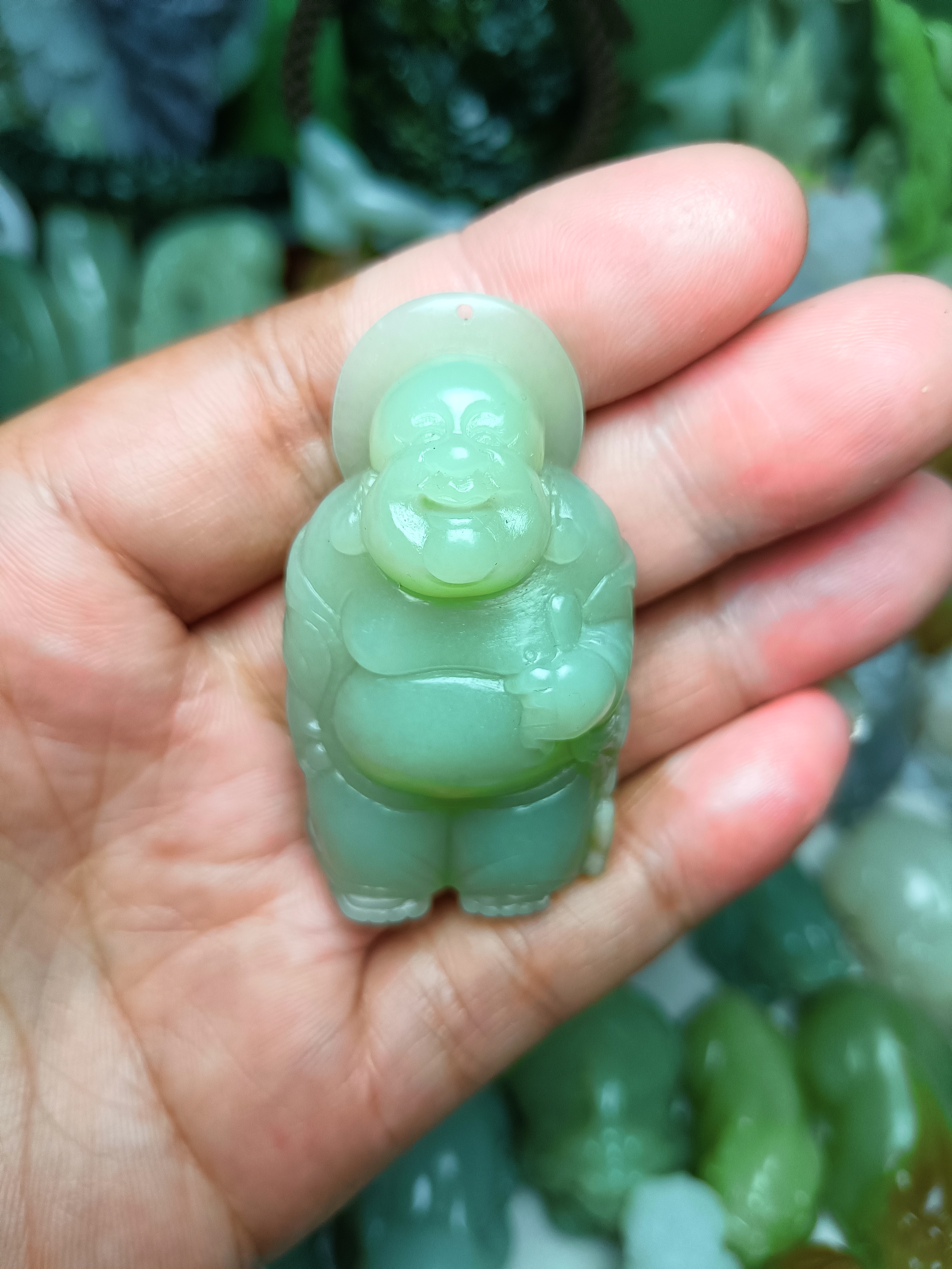 和田玉俄料灰皮料精雕时尚佛公挂件气质高雅