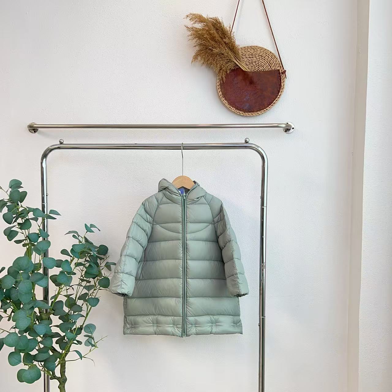 0235听绿色厚款鹅绒服