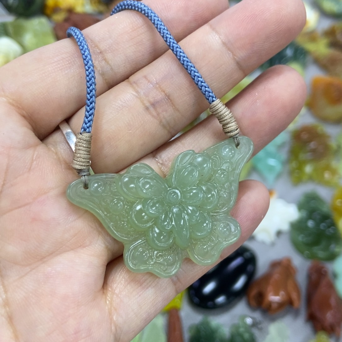 未镶嵌蛇纹石玉挂件
