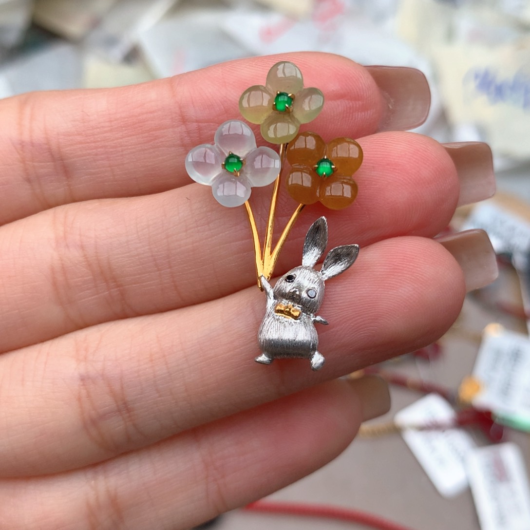 18K金镶嵌挂件翡翠