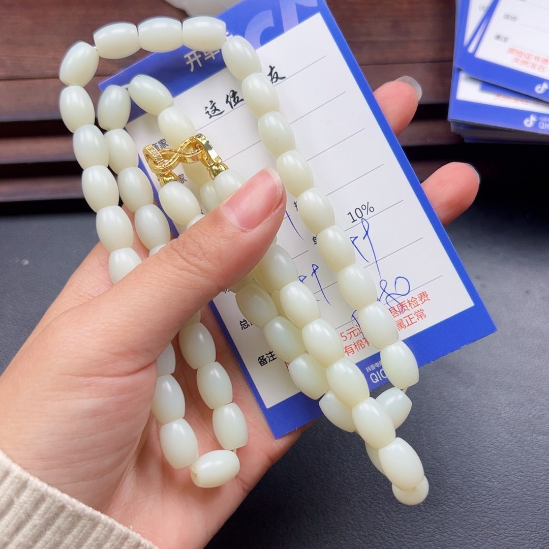 未镶嵌手串和田玉贡*