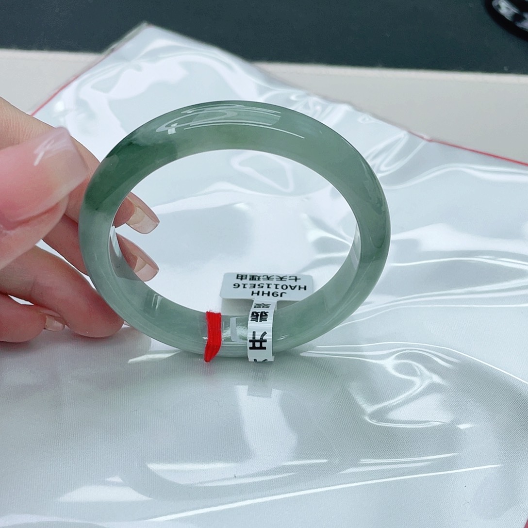 翡翠手镯未镶嵌正55.5