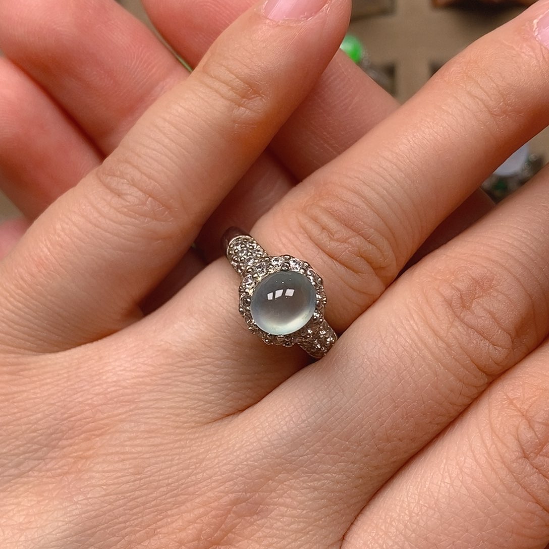 翡翠颈饰未镶嵌翡翠蛋面