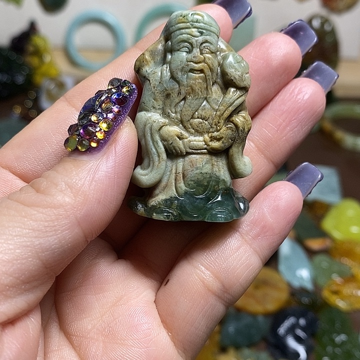 蛇纹石玉吊坠未镶嵌