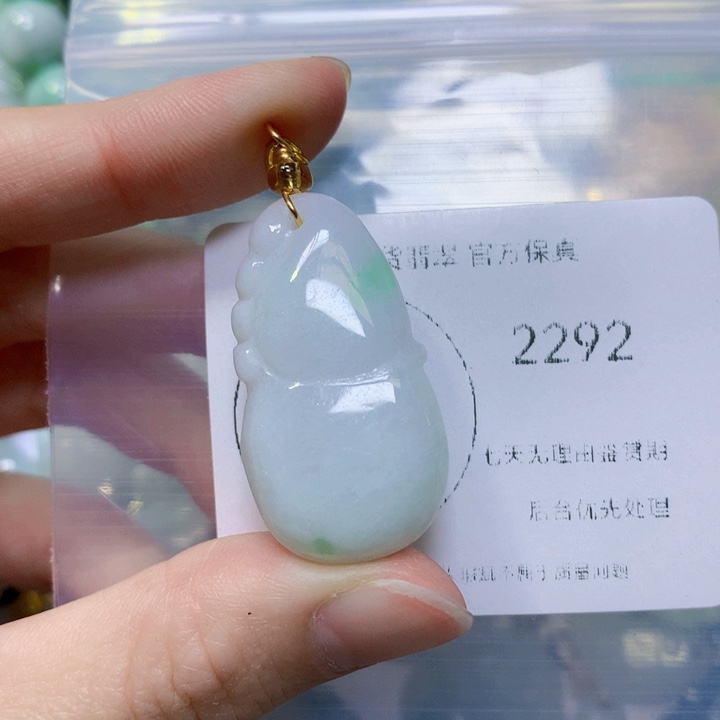 翡翠颈饰未镶嵌翡翠
