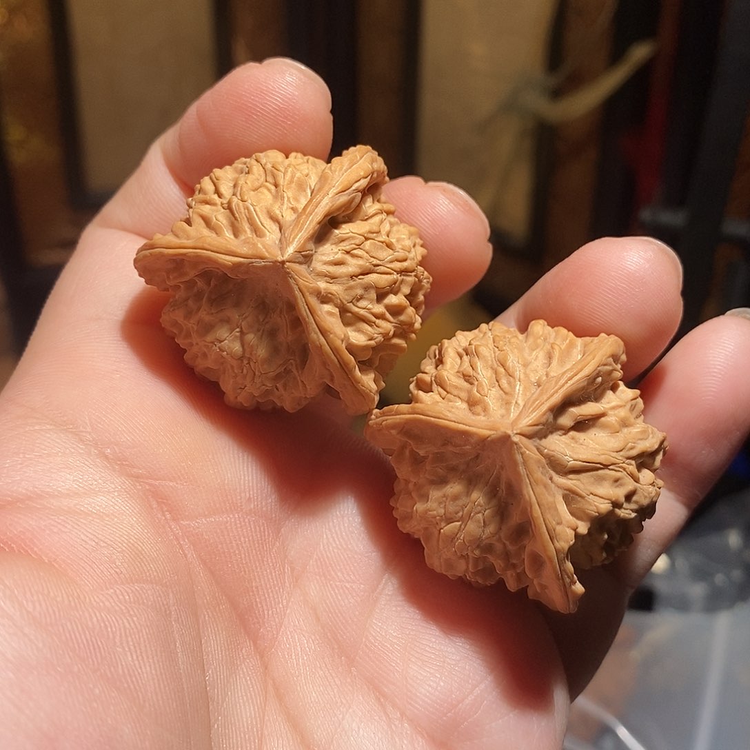 文玩核桃把件38盘山三棱全品