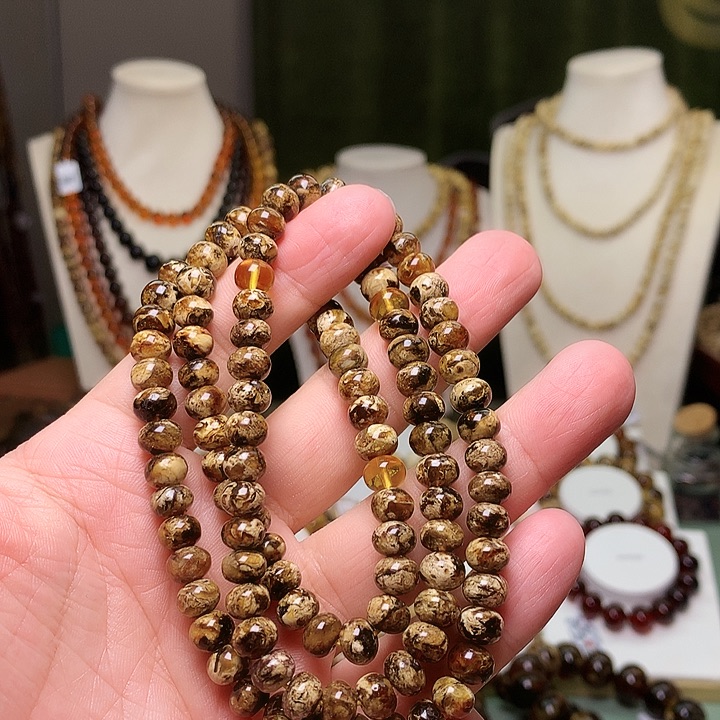 琥珀未镶嵌裸石7+白花7.8左右