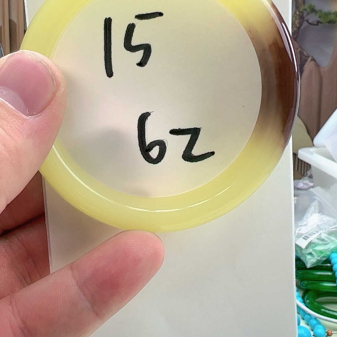 翡翠手镯未镶嵌翡翠