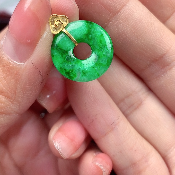 翡翠颈饰18K金镶嵌翡翠