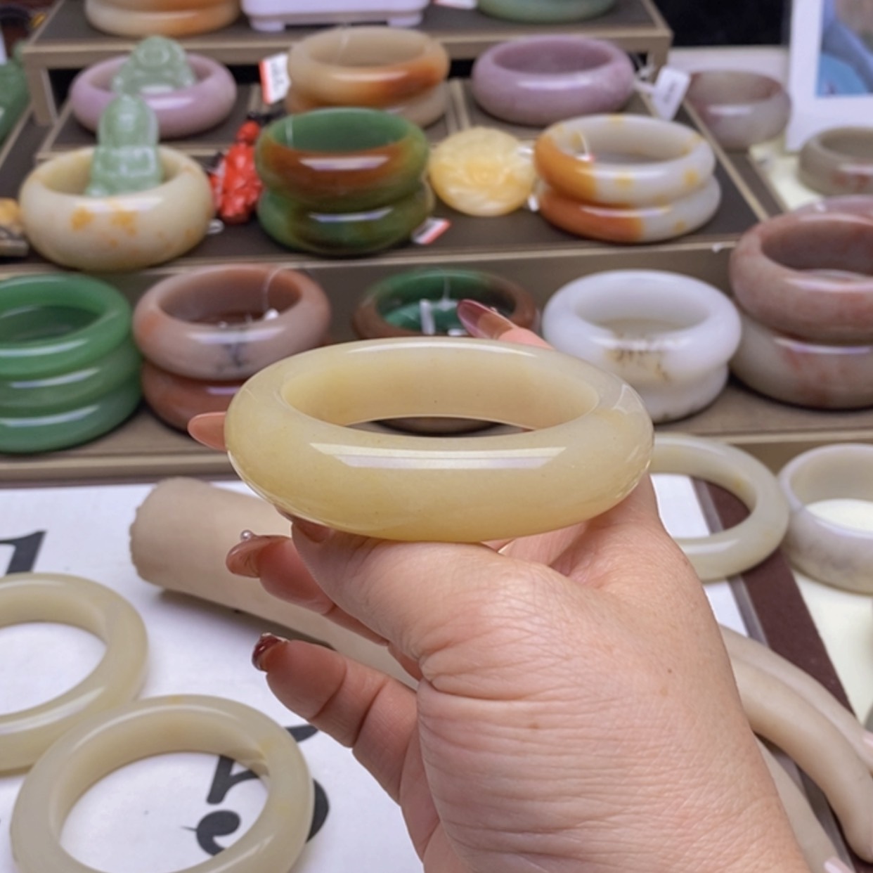 【闪购商品】石英质玉手镯未镶嵌小*.