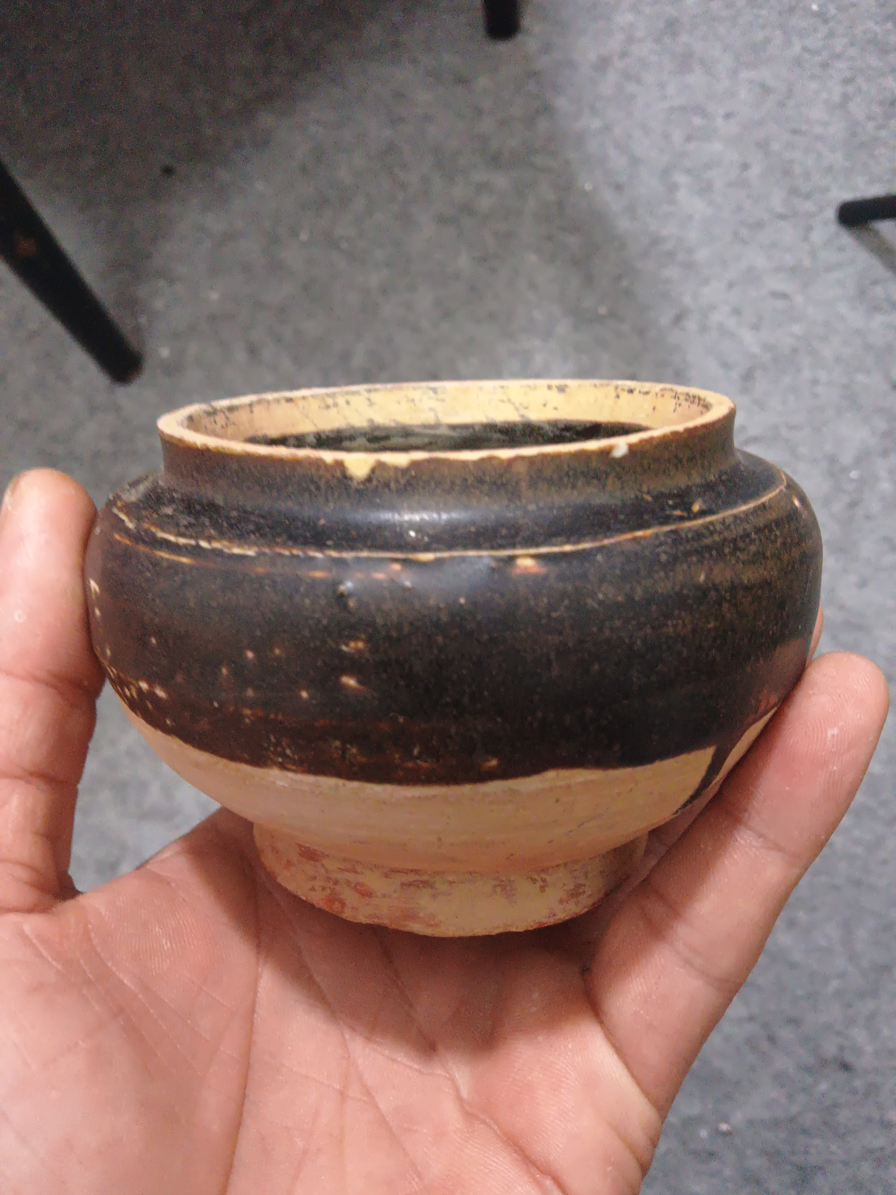 黑釉小罐子一个全品
