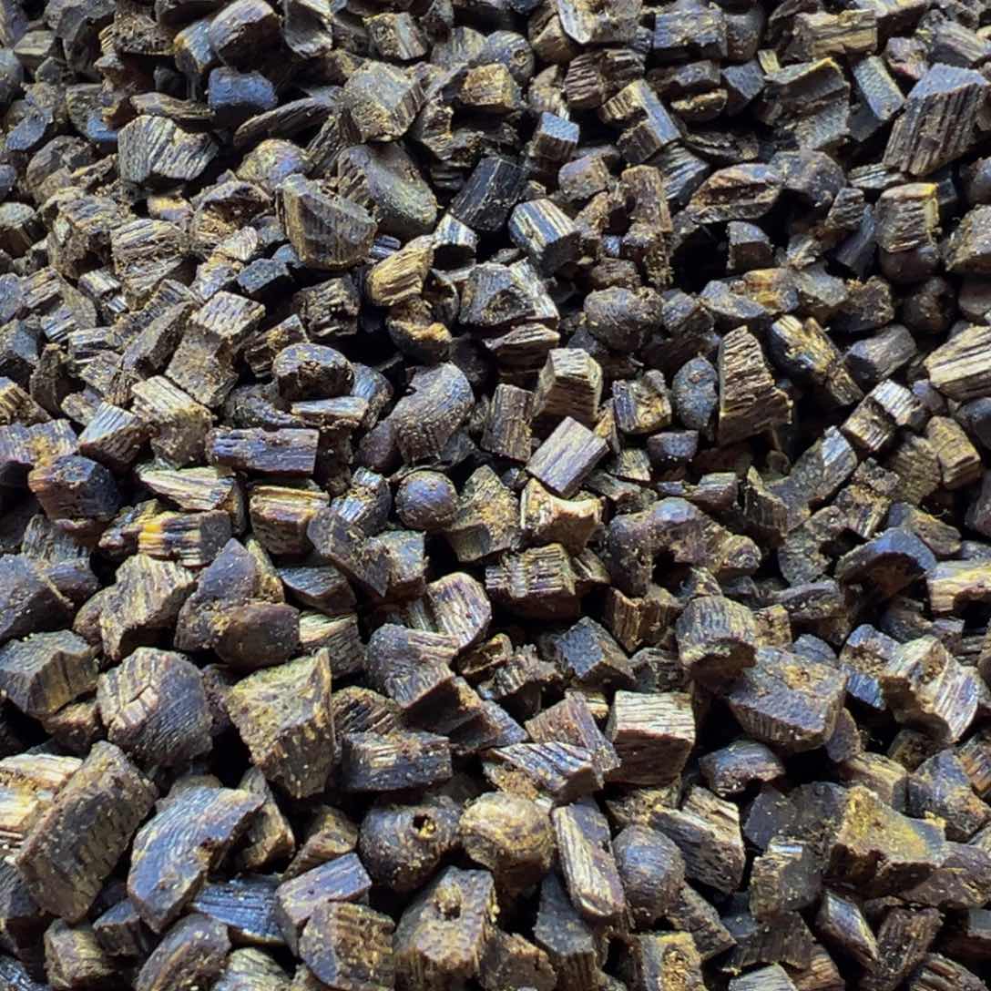 沉香木手把件绿奇楠沉香高油珠子料20克