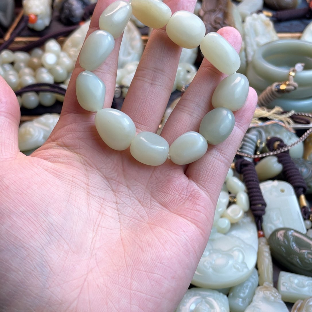 和田玉颈饰未镶嵌