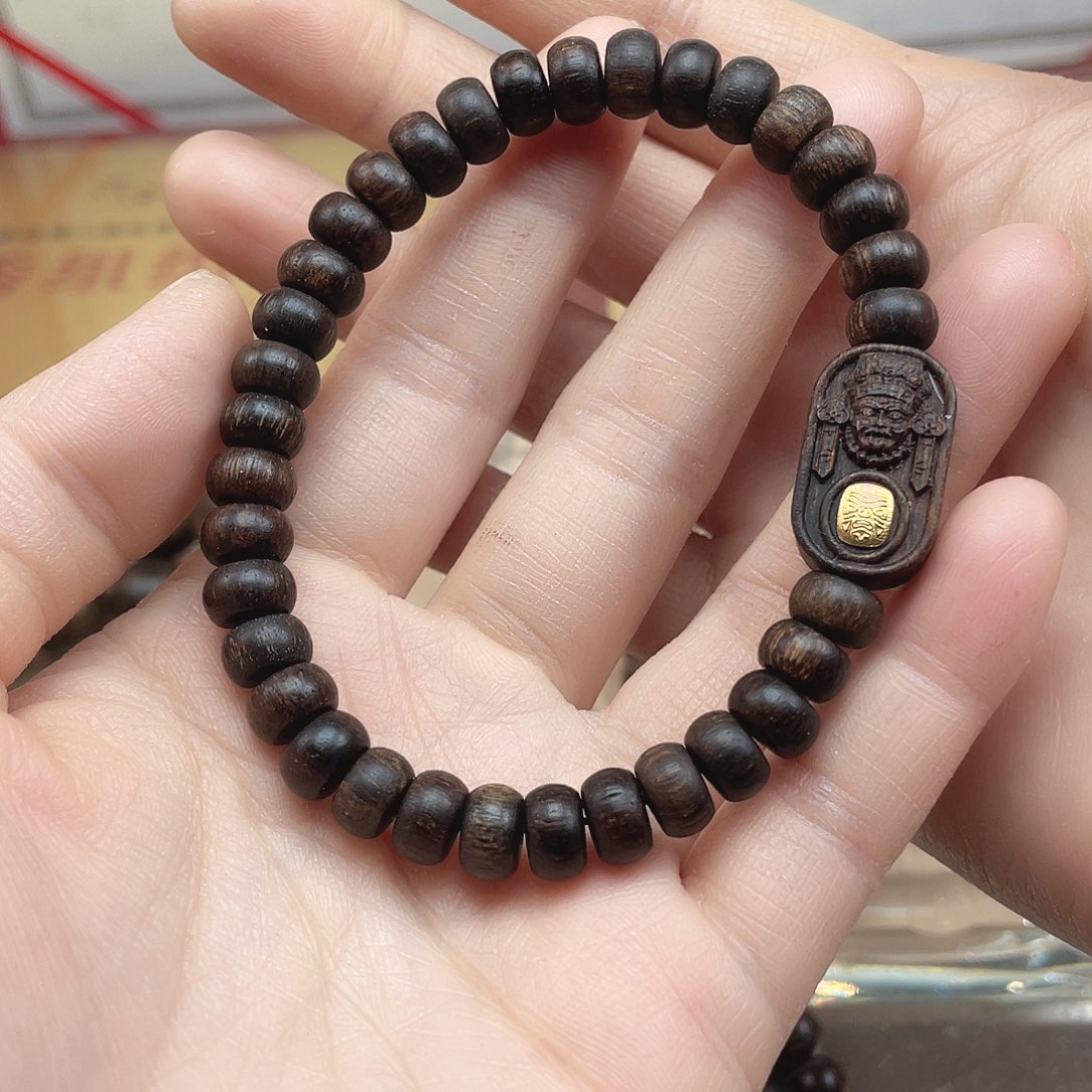 沉香手串聪****?越南芽庄白棋雷击缨子瘤疤