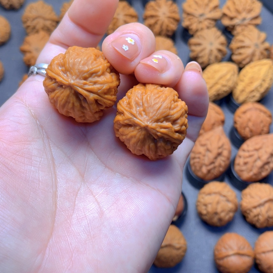 云***.核桃文玩把件小肉墩