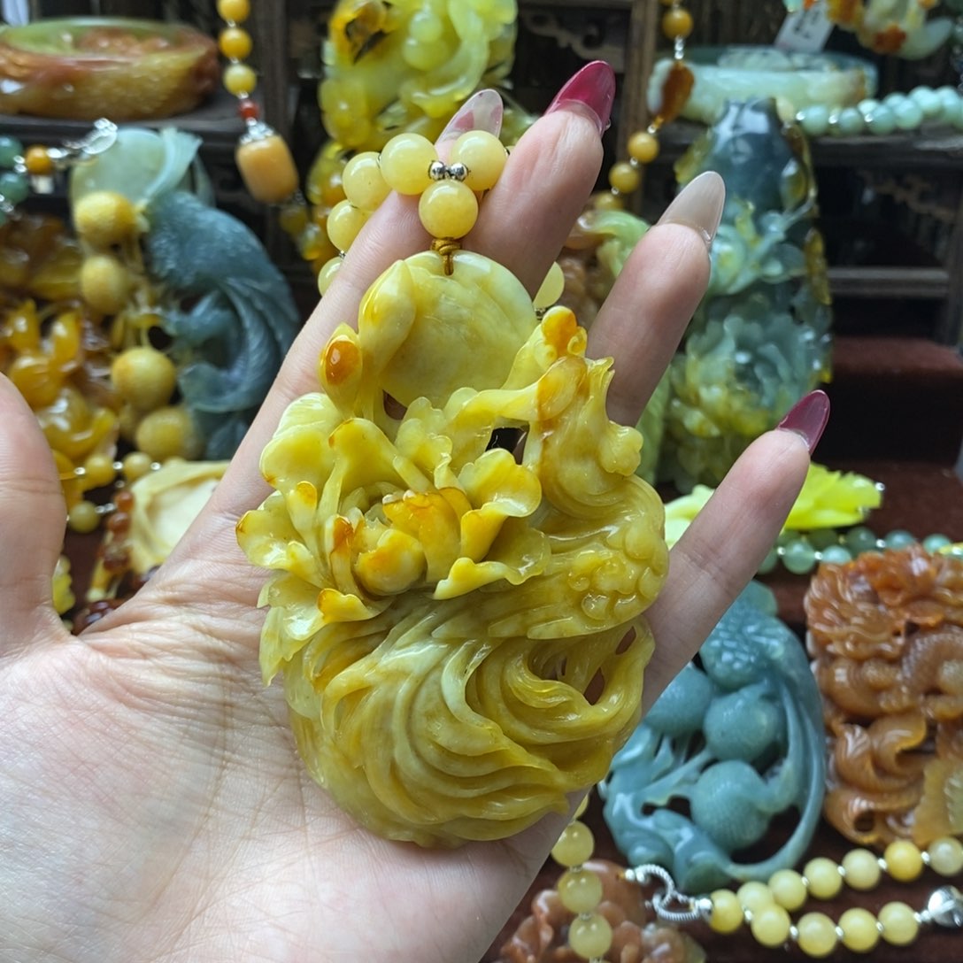 蛇纹石玉颈饰未镶嵌清**人