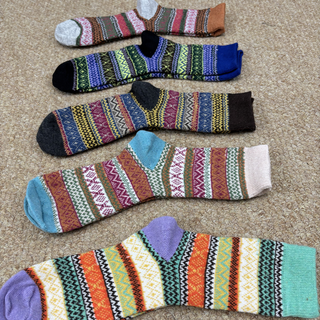 冬天厚款民族风袜子中筒袜，韩系保暖圣诞新年必备！