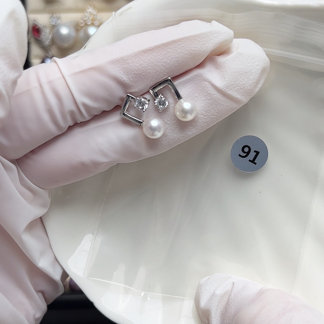 s****淡水珍珠耳饰银S925镶嵌