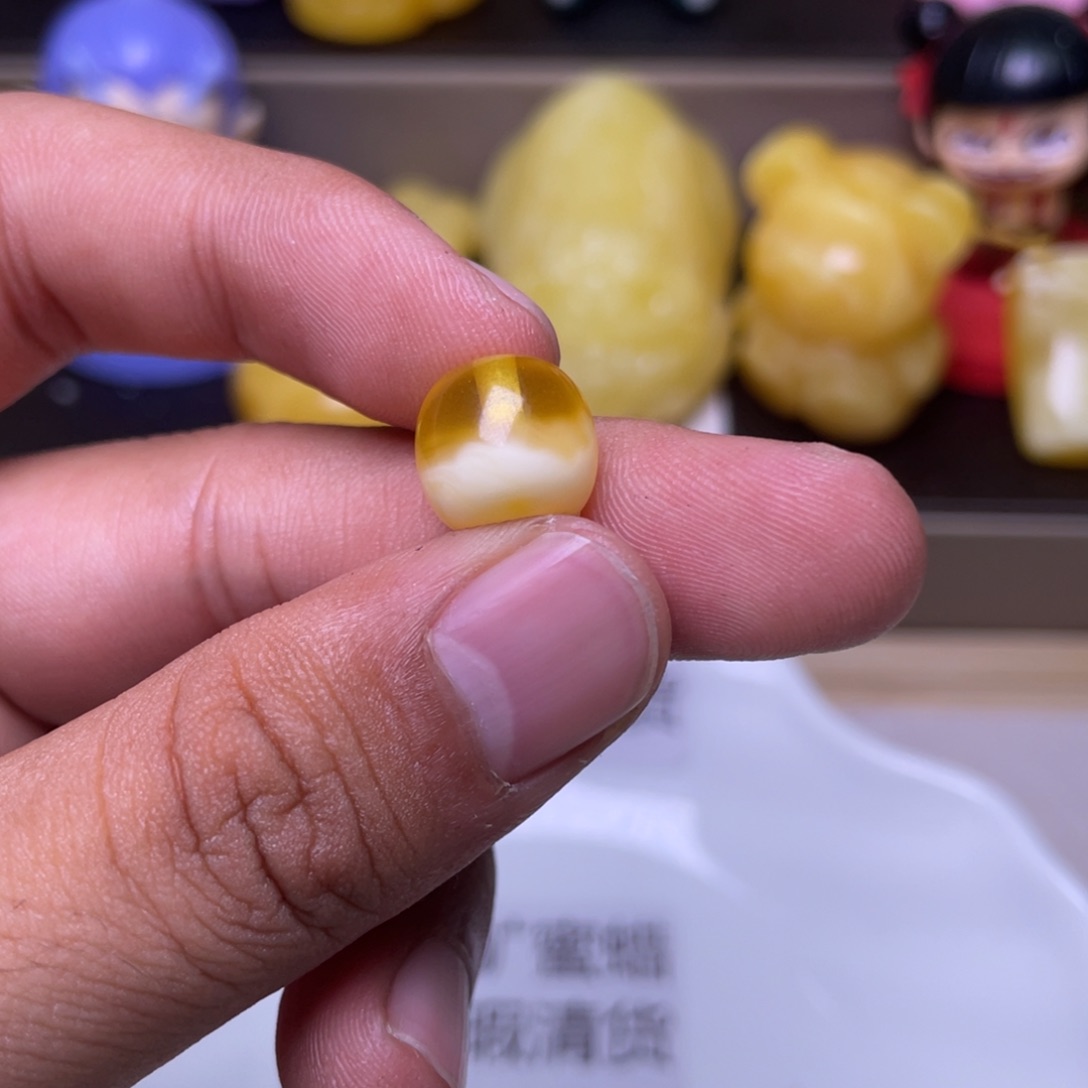蜜蜡未镶嵌珠宝奇石