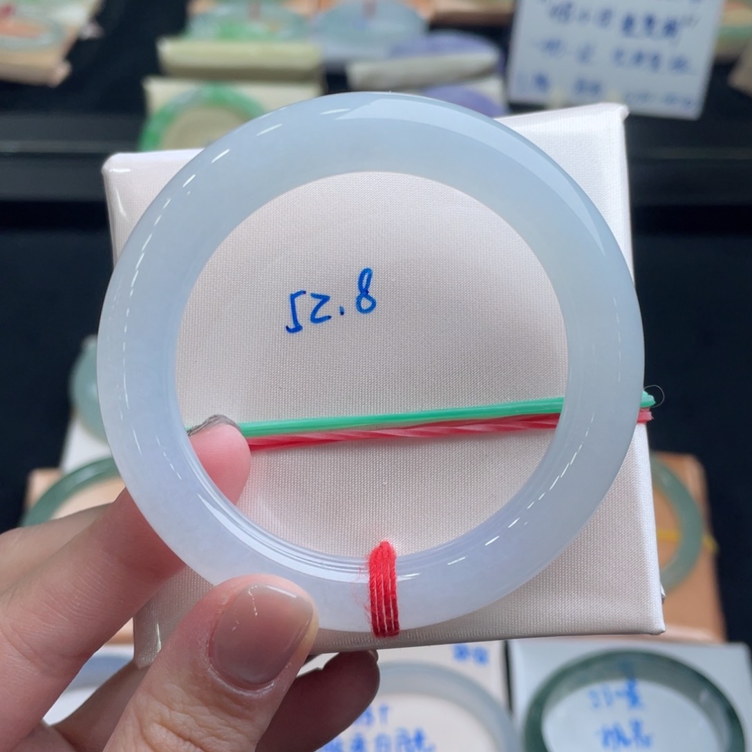 翡翠手镯未镶嵌翡翠