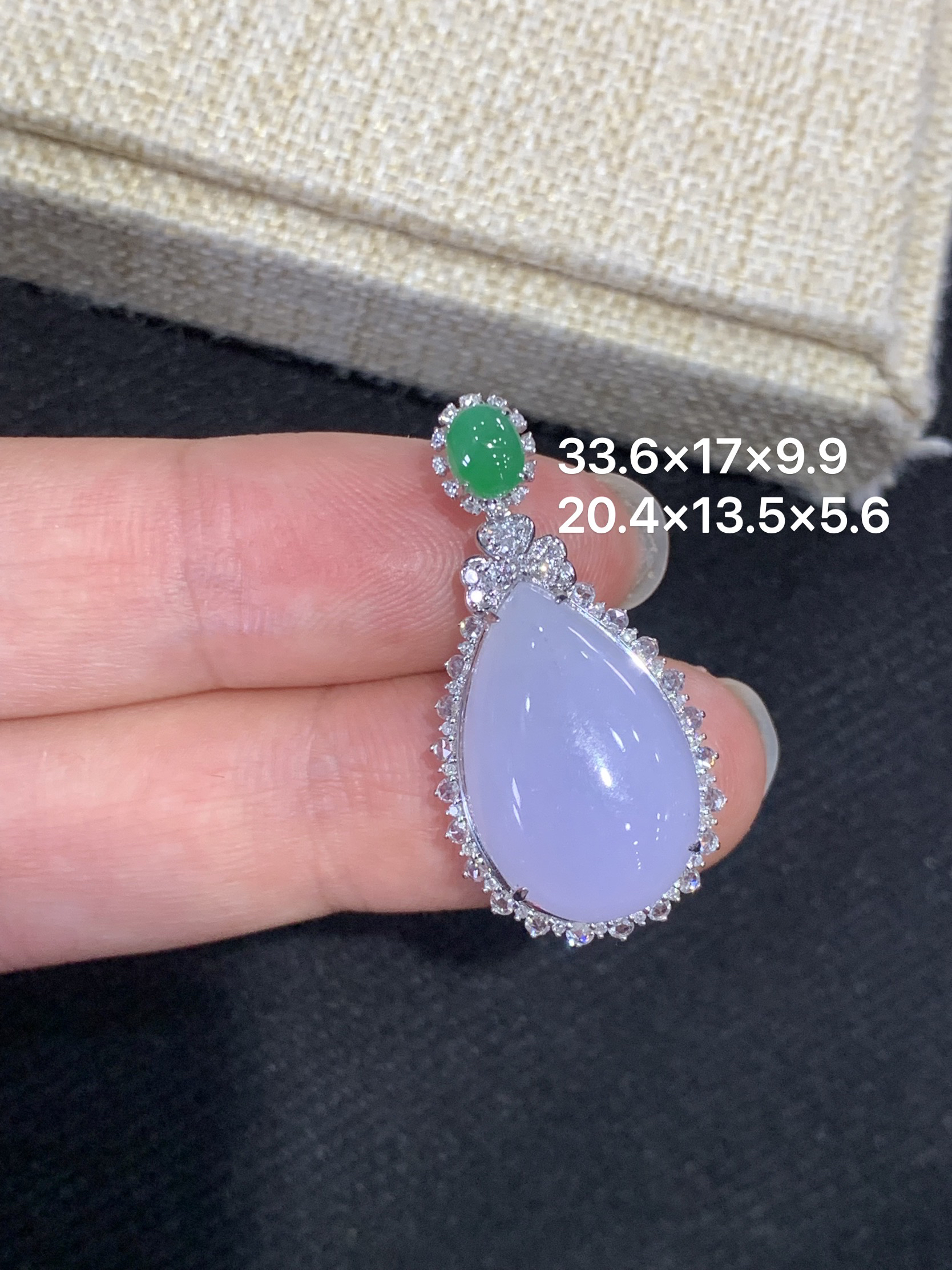 18K金镶嵌天然缅甸翡翠紫罗兰蛋面吊坠