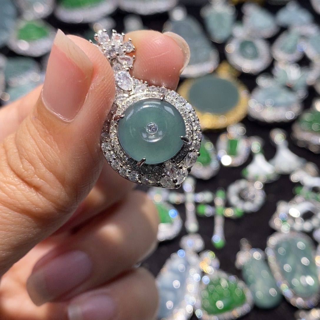 翡翠未镶嵌颈饰翡翠