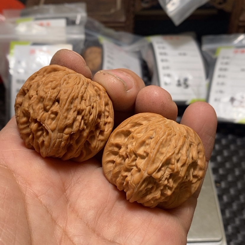 【闪购商品】文玩核桃吊坠40尺，全品磨盘