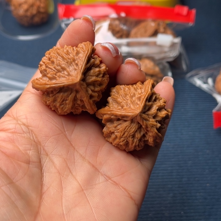 S***³文玩核桃吊坠36盘山三棱